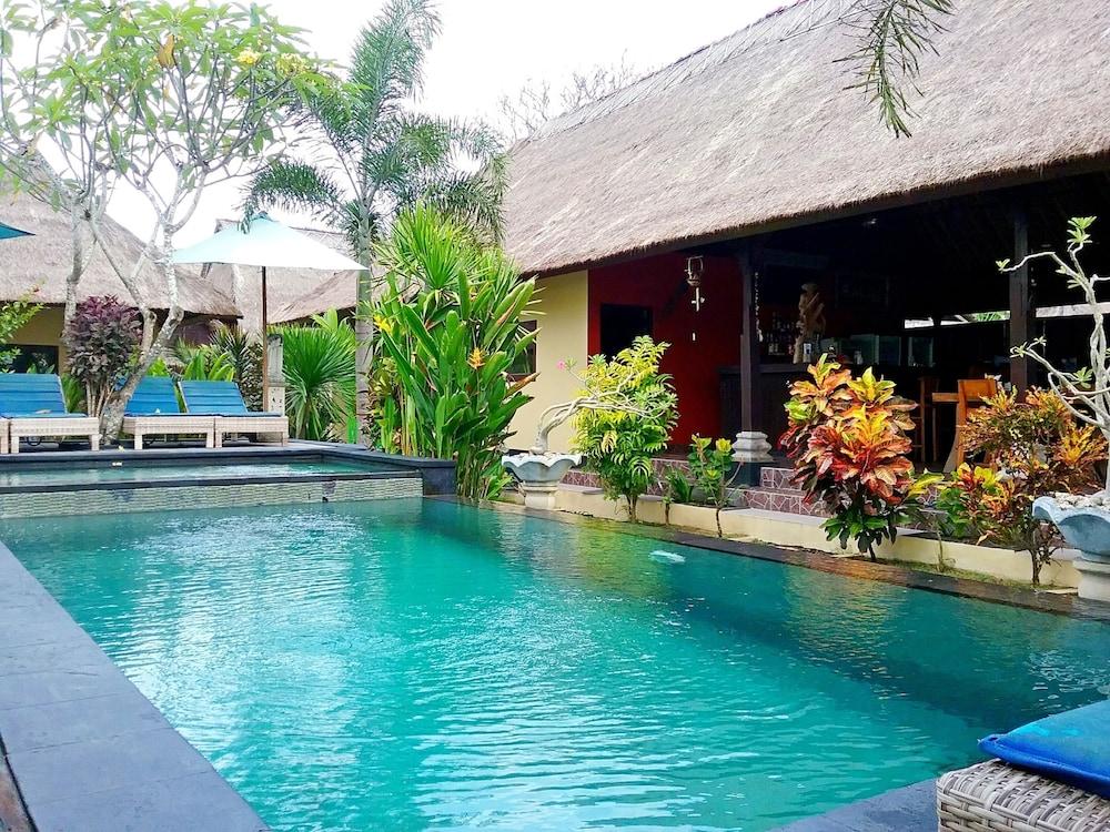 Dream Kubu & By Abm Nusa Lembongan